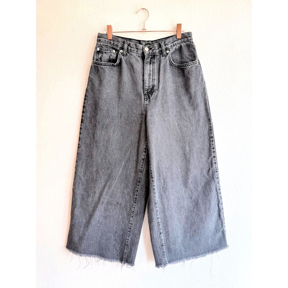 Topshop Moto Cropped Wide Leg High Rise Jeans with Raw Hem in Gray size 30 W28"